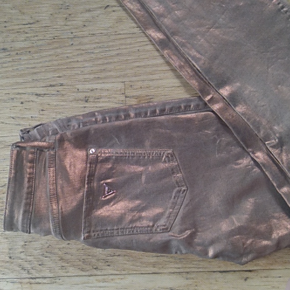 Guess - Picture 4 of 4